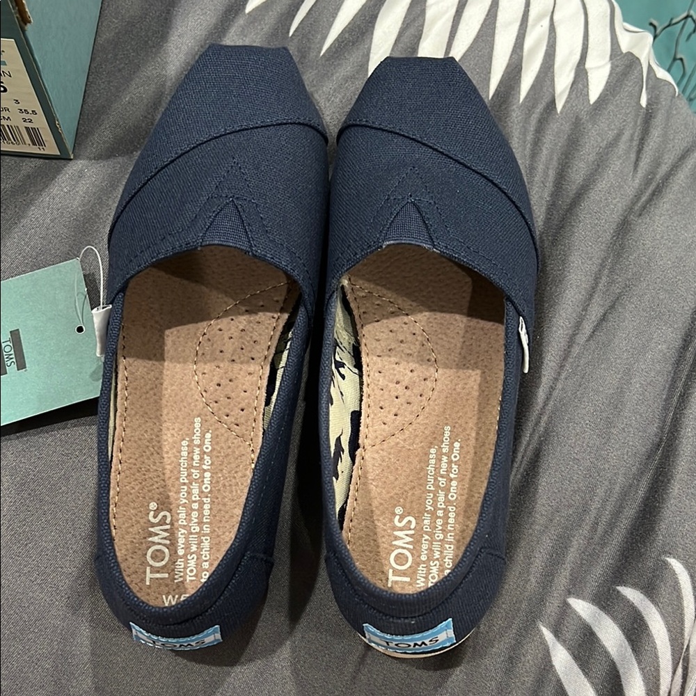 TOMS Classic Navy